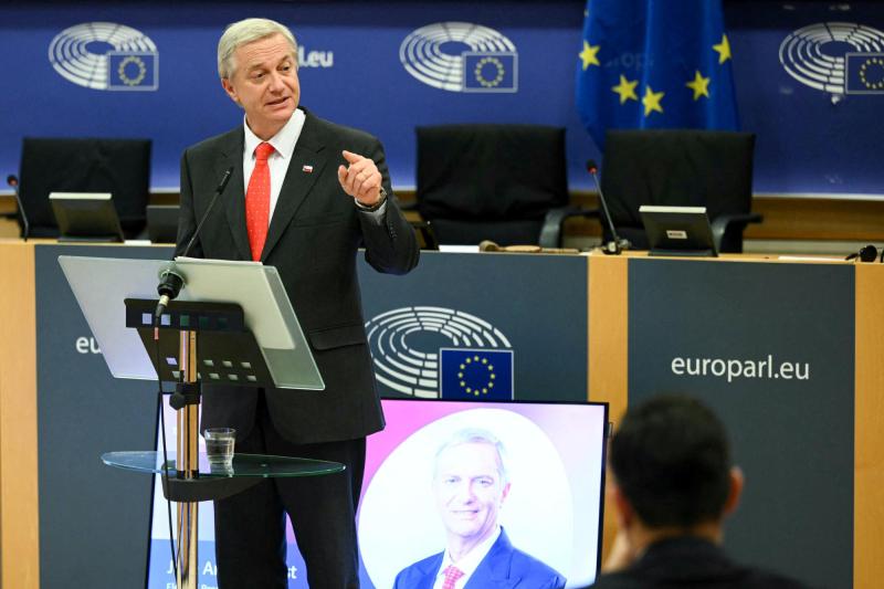 Aton- Kast en foro en Bruselas