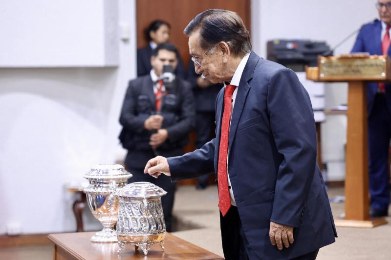 AFP - "Sería un retroceso": Las reacciones tras triunfo de José María Balcázar, el nuevo presidente interino del Perú