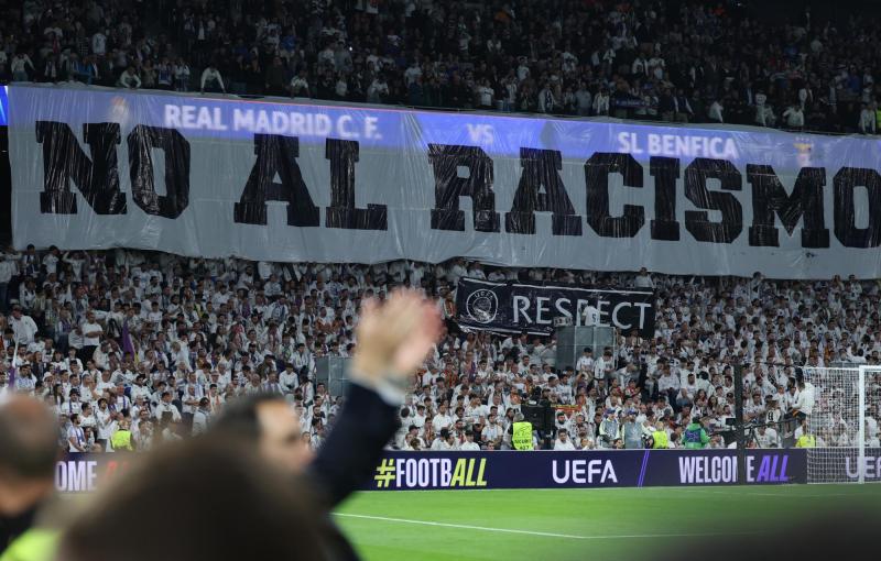 AFP - "Tenemos que dejar de ser tan tontos": Expulsan a hincha del Real Madrid que hizo saludo nazi en partido de Champions