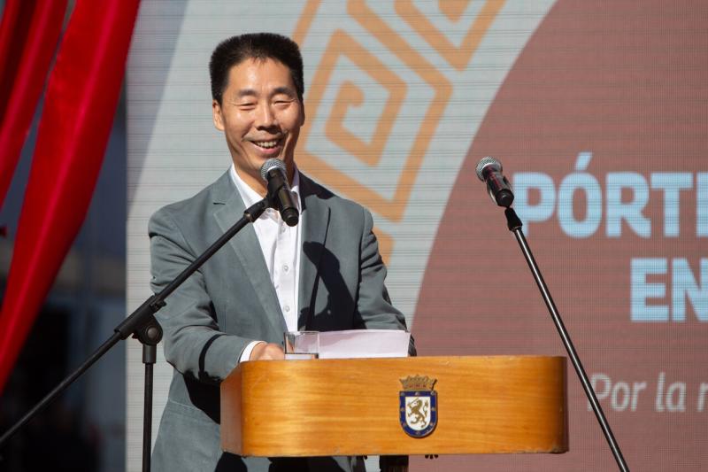 Agencia Uno - Embajador de China en Chile defiende proyecto de cable submarino