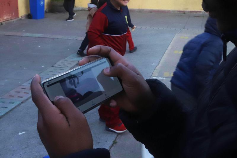 T13 - No es una prohibición absoluta: ¿Cuándo la Ley 21.801 sí permite el uso de teléfonos celulares en colegios? | Agencia UNO