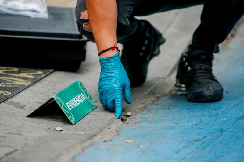 Dos carabineros heridos tras balacera en La Legua - referencial Agencia Uno