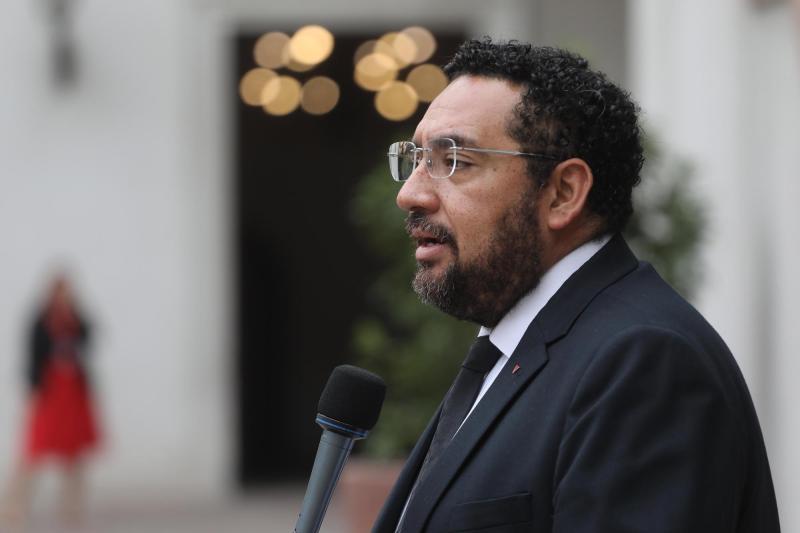 Mineduc explica ley que prohíbe uso de celulares en colegios - Agencia Uno