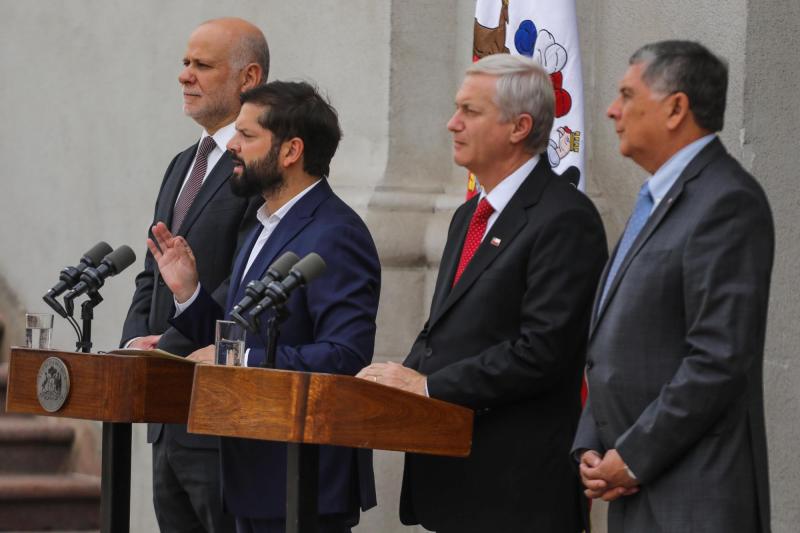 T13 | Cadem: 54% cree que a Chile le irá bien con el gobierno de Kast mientras que Boric marca un 35% de aprobación | Agencia UNO