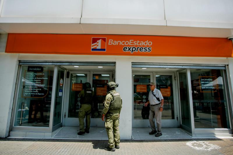 Intento de robo a sucursal bancaria en Santiago deja daños por $30 millones - Referencial Agencia Uno