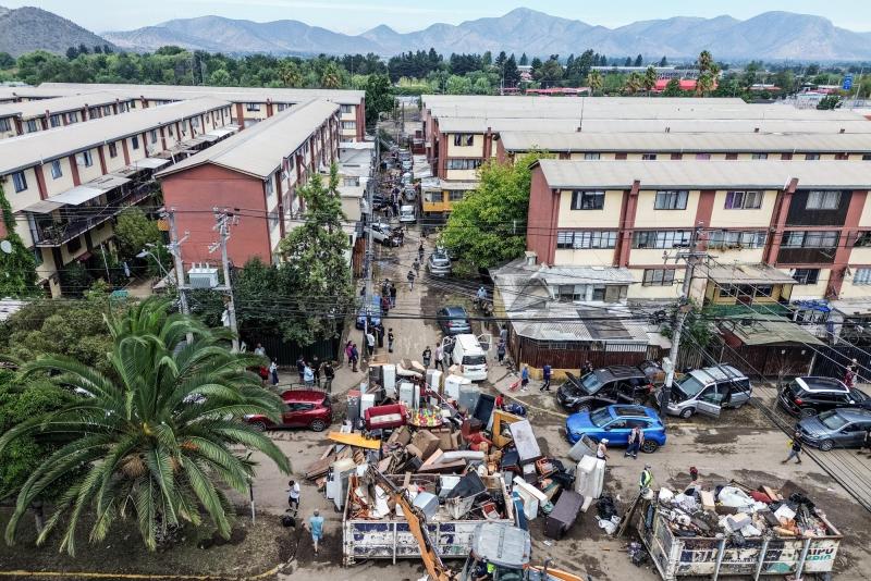 T13 - Así se vive la situación en Maipú tras inundaciones y fuertes lluvias - Agencia UNO