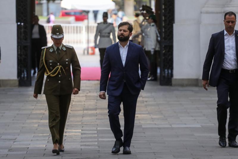 Agencia UNO - Cable submarino: Las versiones contradictorias del gobierno de Boric