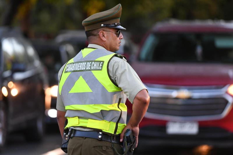 Carabineros abre 180 vacantes de trabajo para civiles - referencial Agencia Uno
