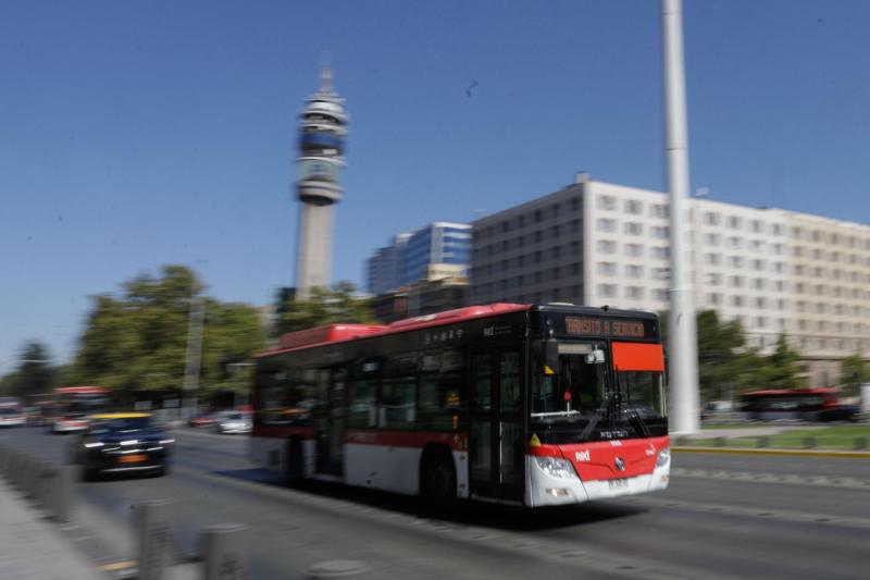 T13 - ¿Por qué subió el pasaje del transporte público en Santiago desde el 22 de febrero de 2026? | Contexto - Agencia UNO