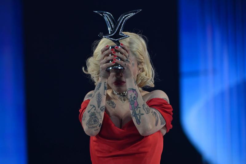 Mon Laferte recibió la Gaviota de Platino en Viña 2026 - Agencia Uno