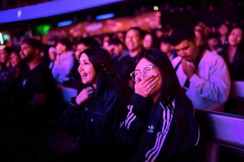 Agencia Uno - Público riéndose con la rutina de Pastor Rocha