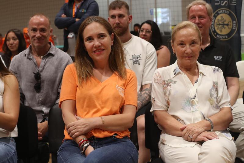 Aton- Magdalena Piñera, hija del expresidente, junto a la exprimera dama Cecilia Morel