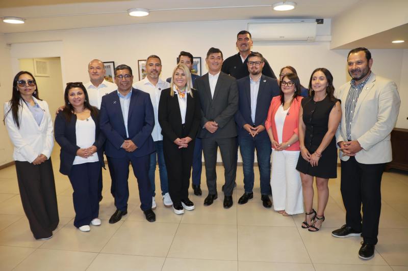 Aton- Parisi junto a la bancada del PDG