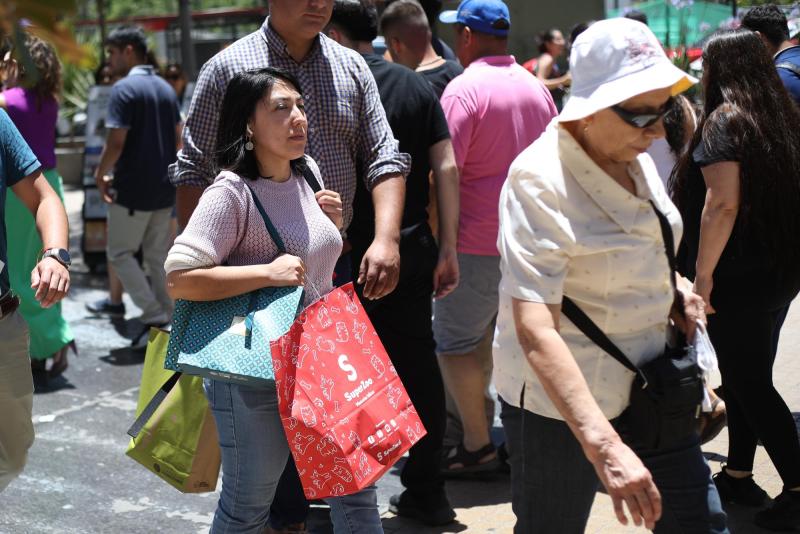 Aton - Cierre total con descuentos , remate masivo parte desde los $2.000 en tienda de mall