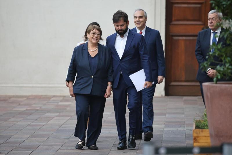 Aton - Boric responde a Squella por tildar de “amarre” candidatura de Bachelet a la ONU