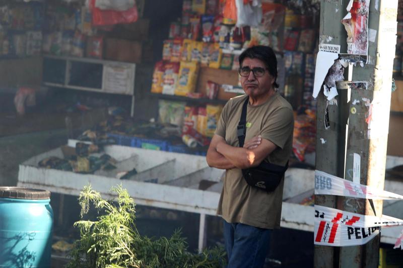 Las desoladoras imágenes de la Vega Central tras el incendio que afectó a 70 locales - Aton