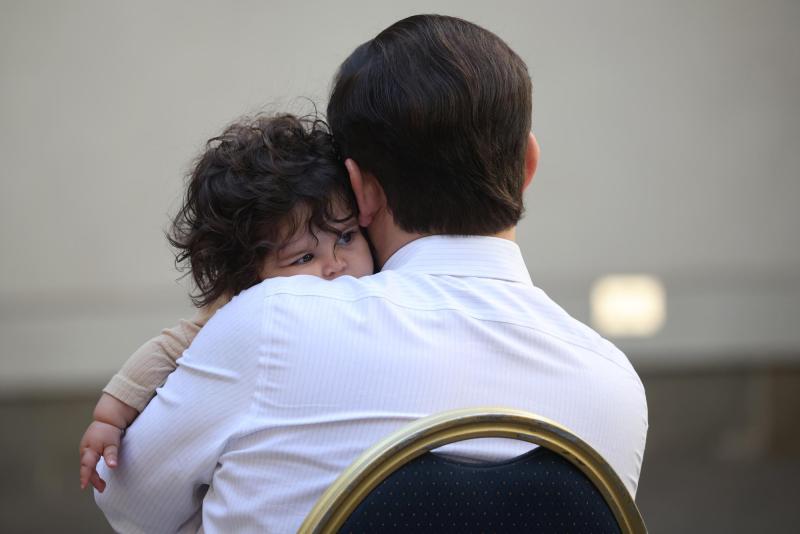 Presidente Boric llegó a La Moneda con su hija Violeta - Aton