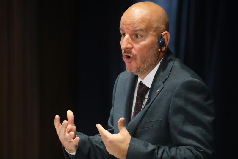 Aton - Conferencia del embajador de Estados Unidos en Chile, Brandon Judd