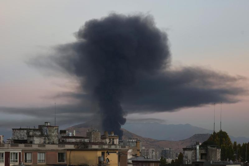 Reportan incendio en fábrica de la comuna de Independencia - Aton