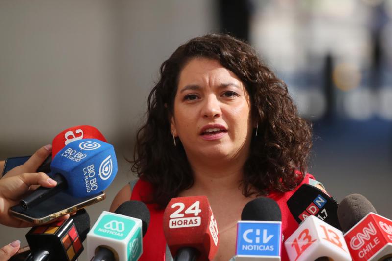 Aton- Ministra Javiera Toro