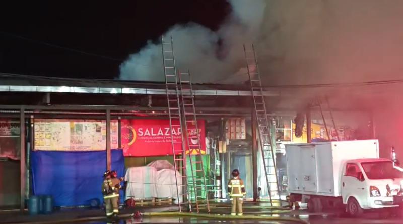 Más de 50 locales afectados por incendio en la Vega Central