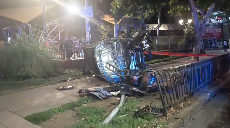 Violento choque en Santiago Centro: Uno de los conductores estaba en estado de ebriedad y otro se fugó