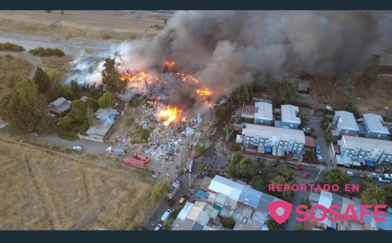 T13 - Incendio en Maipú: Fuego en pastizales se propaga y amenaza viviendas en sectores residenciales | Sofafe