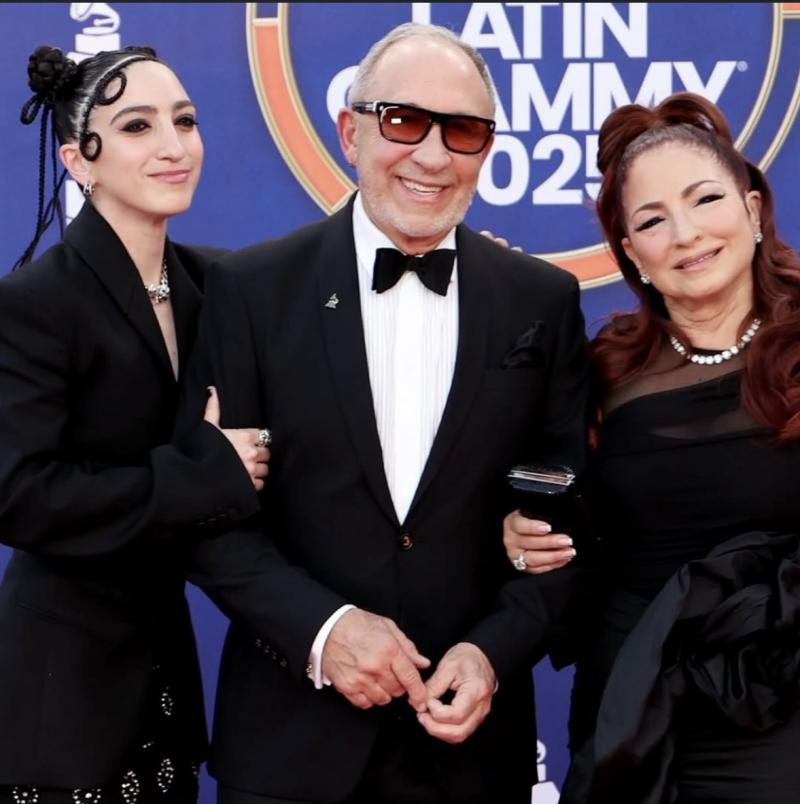 @gloriaestefan - Gloria Estefan acompaña su show en Viña 2026 con su hija Emily y su marido, quien también participó en el espectáculo