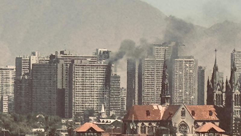 T13 - Voraz incendio afecta a departamentos en Estación Central: Bomberos se dirigen a emergencia