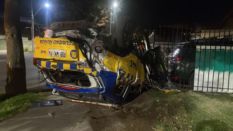 VIDEO | El momento exacto en que patrulla municipal vuelva contra una casa en La Florida