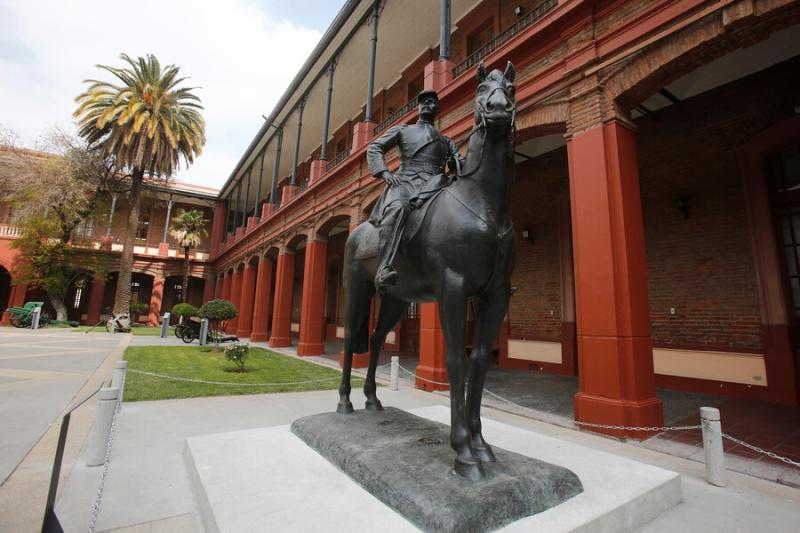 Aton - Agencia uno - Antes del 12 de Marzo: Vuelve la estatua del General Baquedano a su sitio