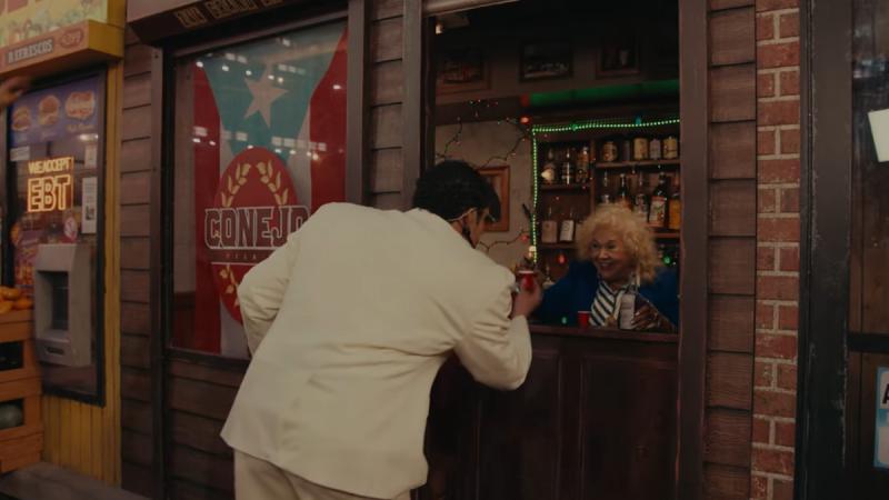 Toñita en el show de Bad Bunny en el Super Bowl - Captura