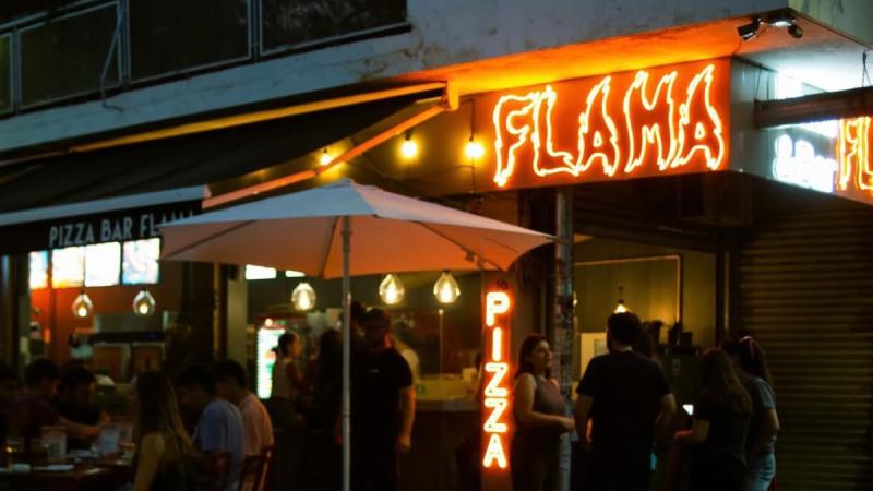 Conocido bar capitalino cancela reservas tras reclamo de clienta - Instagram @barflama