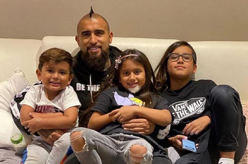 Arturo Vidal y sus hijos - T13