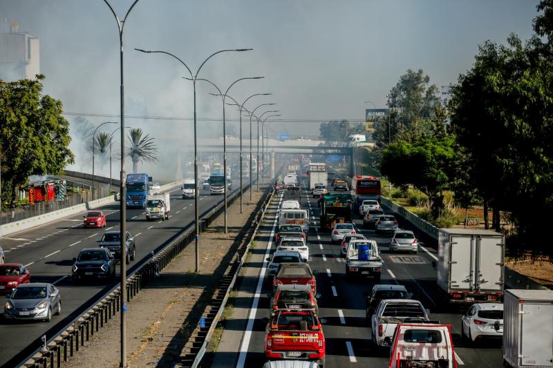 Agencia Uno - Presencia de humo tras explosión en Renca