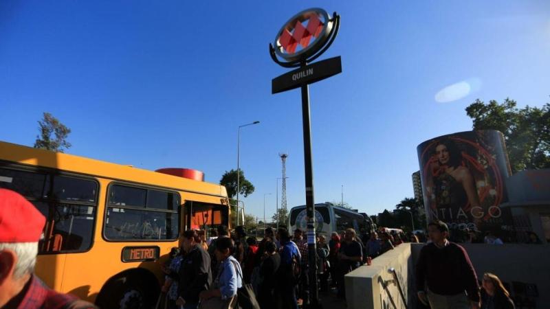 Agencia uno - Congelan tarifa del Transantiago en medio de crisis por alza de combustibles