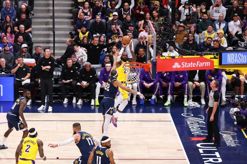 AFP - LeBron James consigue récord de canastas anotadas en la NBA