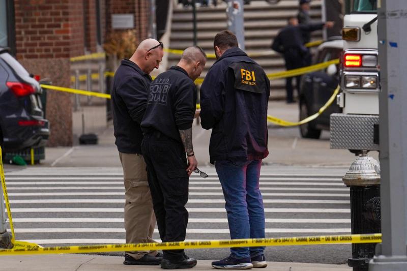 Afp - (referencial) Hombre es acusado de asesinar a su amigo de la infancia tras tocar inapropiadamente a su esposa