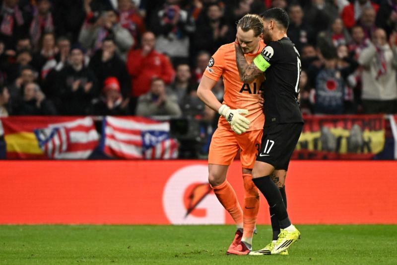 Portero comete dos "bloopers" en Champions y es reemplazado - AFP