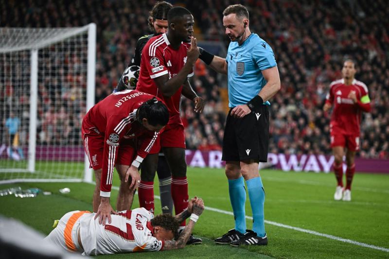 Jugador sufre semiamputación del dedo en Champions - AFP