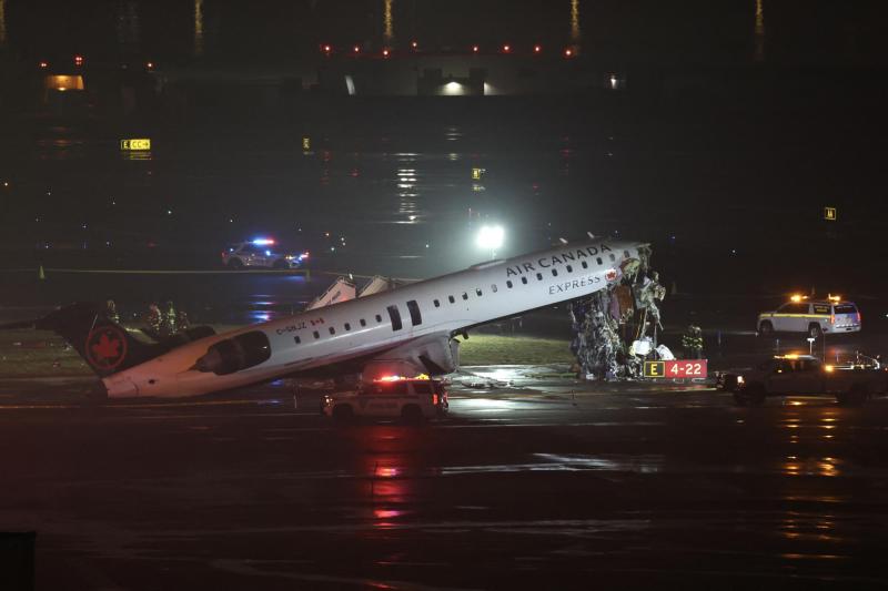 AFP - Choque de avión y camión de Bomberos en aeropuerto de Nueva York