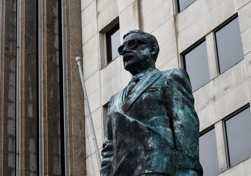 Agencia Uno - Estatua al expresidente Salvador Allende