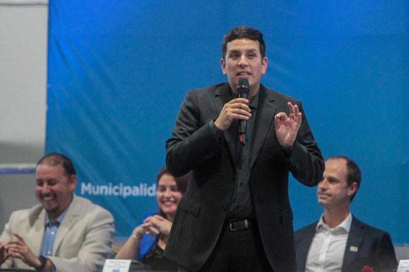 Alcalde de Puente Alto dice tener chaleco antibalas tras mensajes intimidatorios: "No vas a poder caminar tranquilo" - Agencia Uno