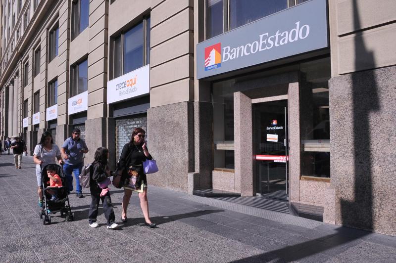 Banco deberá devolver dinero a adulto mayor estafado - referencial Agencia Uno