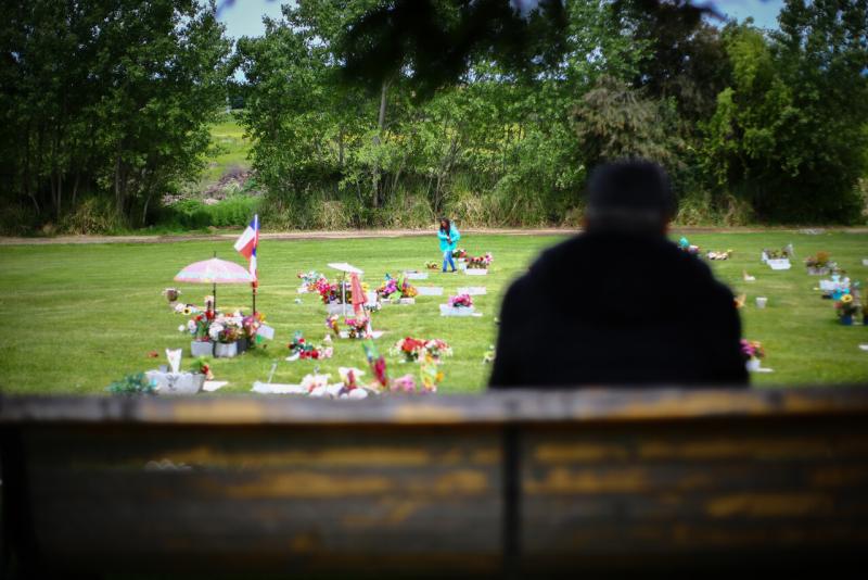 Agencia Uno - Sujetos desenterraron cuerpo de su amigo en Chiloé para enterrarlo en otra parte: su explicación descolocó a la familia