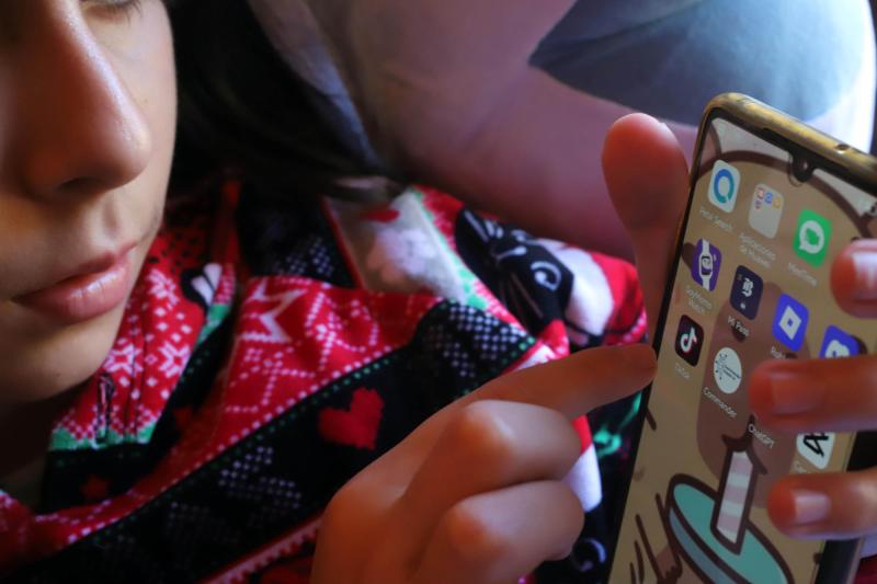 La razón detrás de la caída en la felicidad de los jóvenes, según el Índice Global de Felicidad - Agencia Uno