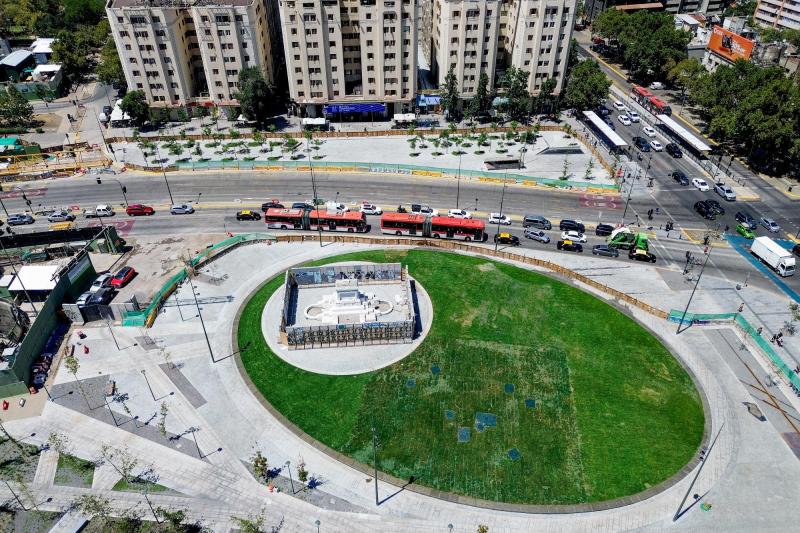 Agencia Uno - Este martes instalan estatua del general Baquedano en la renovada Plaza Italia