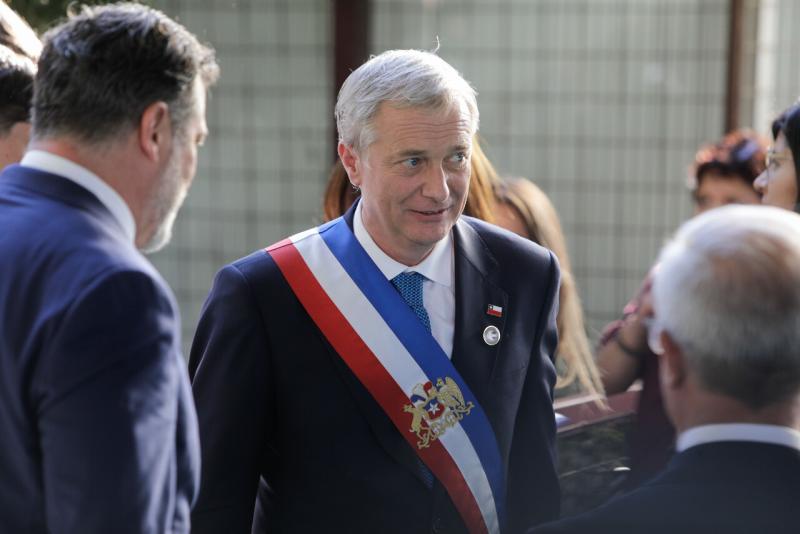 Agencia UNO - El viral error de Kast con Natalia Duco en su primera actividad pública