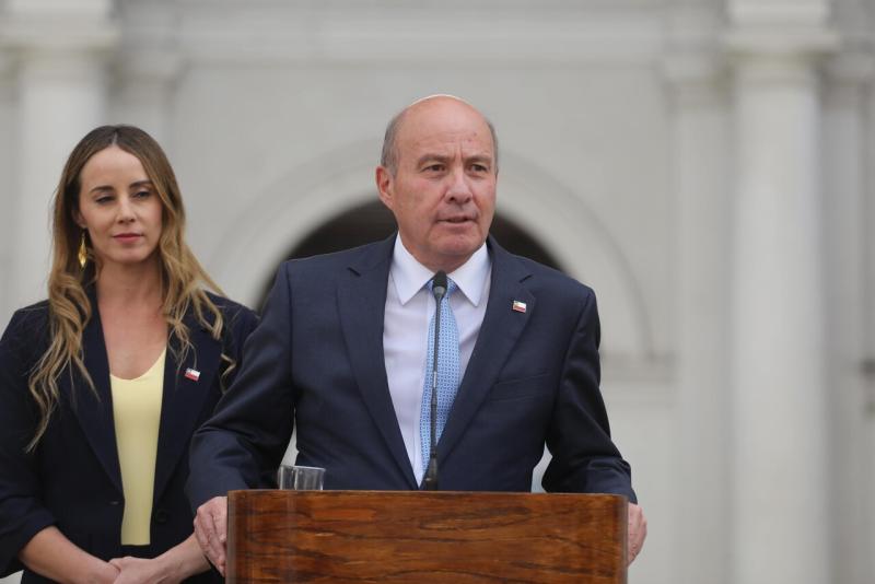 Agencia UNO - Jorge Quiroz anuncia reducción de gastos de 3% en cada ministerio | T13