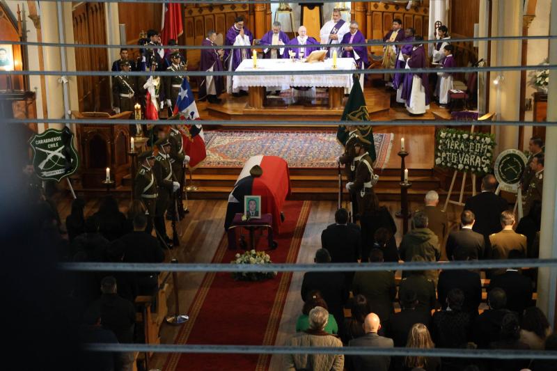 T13 - Kast encabeza funeral de carabinero asesinado en Puerto Varas: “Que la muerte de Javier no sea en vano” | Agencia UNO